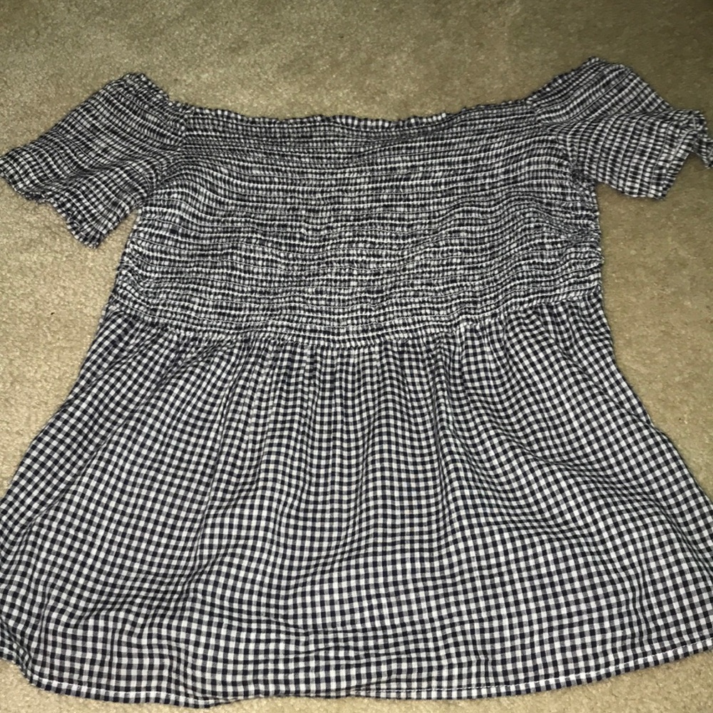 Off the boulder Old Navy top